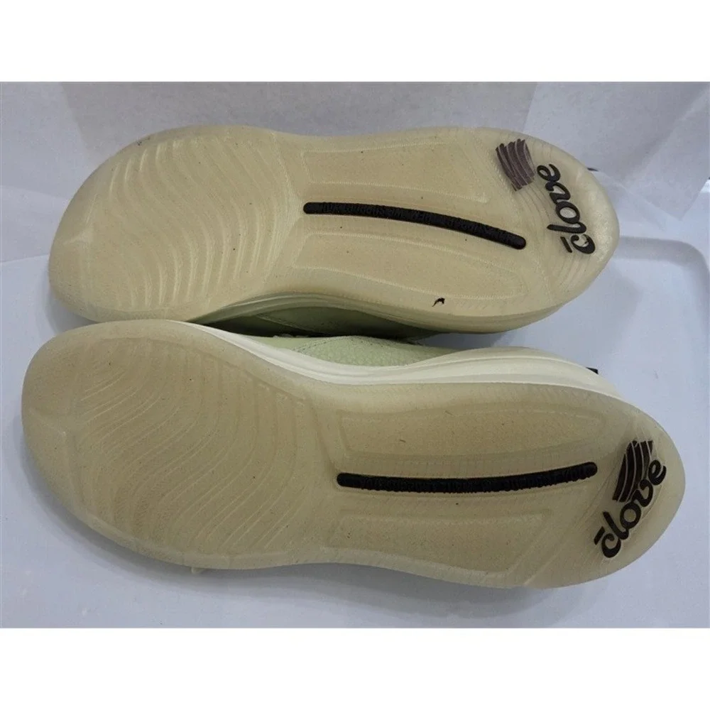 NWOT Clove 8 Classic Nursing Tennis Slip Resistant Shoes Moss Green 127482 - Picture 4 of 7